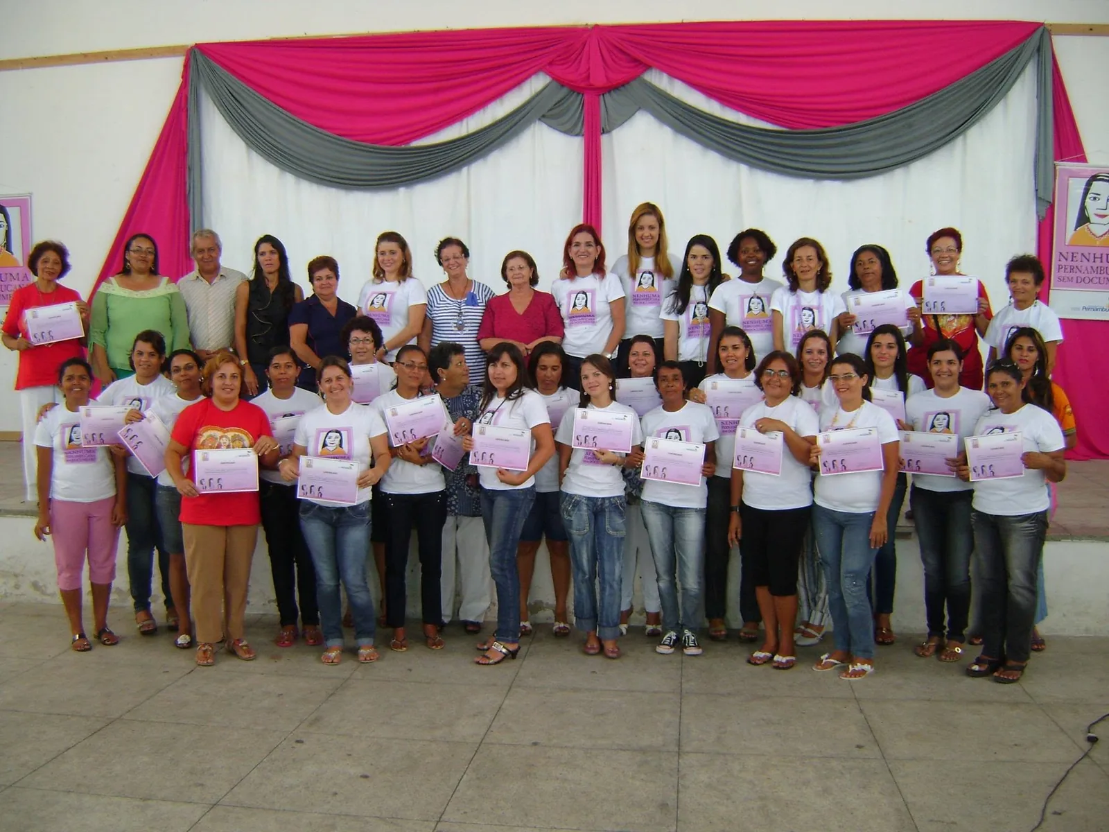 Grupo participante do projeto Nenhuma Pernambucana Sem Documento